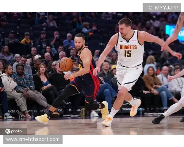 库里连续得分压制对手反扑，勇士保持风向