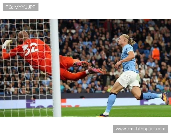 曼城训练课中哈兰德连续启动，禁区前摆脱动作越发流畅